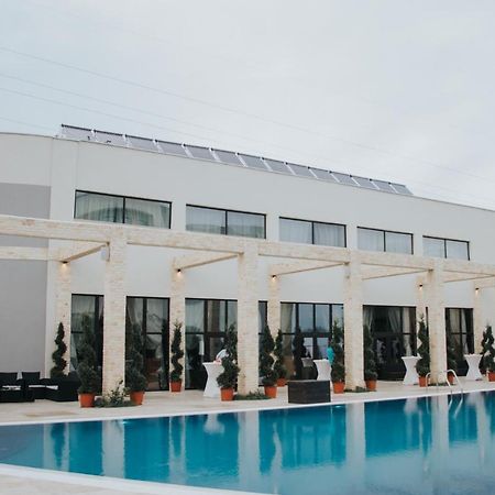Pik Elegance Hotel โปลเยชต์ ภายนอก รูปภาพ
