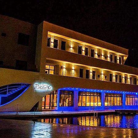 Pik Elegance Hotel โปลเยชต์ ภายนอก รูปภาพ