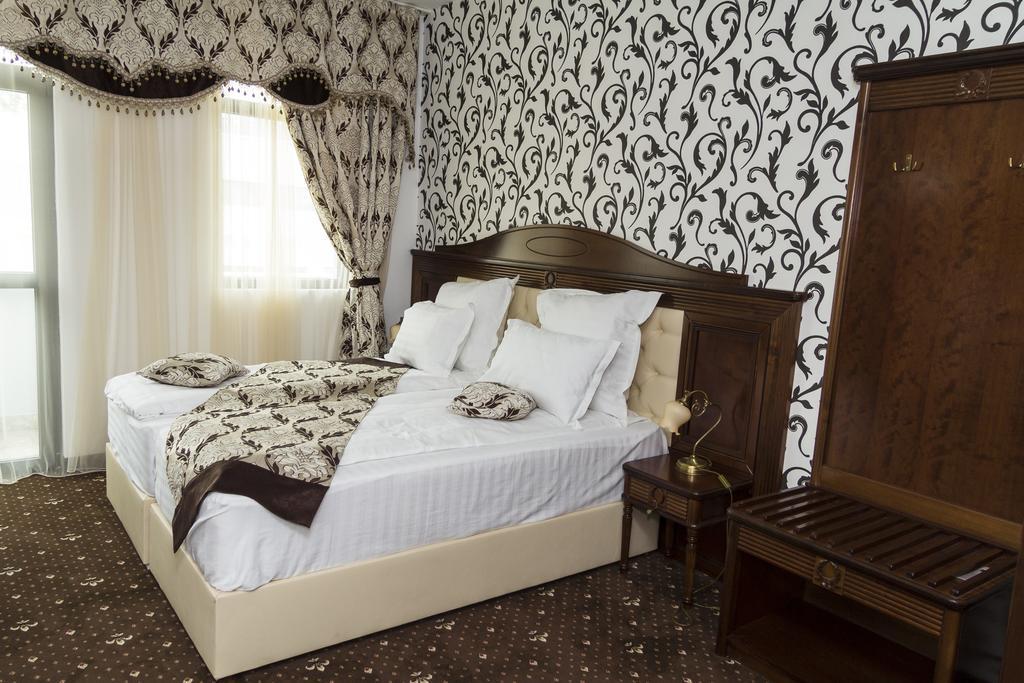 Pik Elegance Hotel โปลเยชต์ ห้อง รูปภาพ