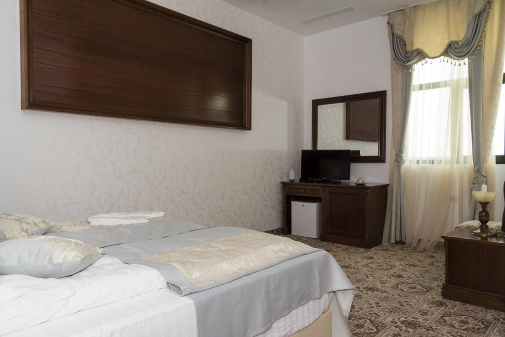Pik Elegance Hotel โปลเยชต์ ห้อง รูปภาพ