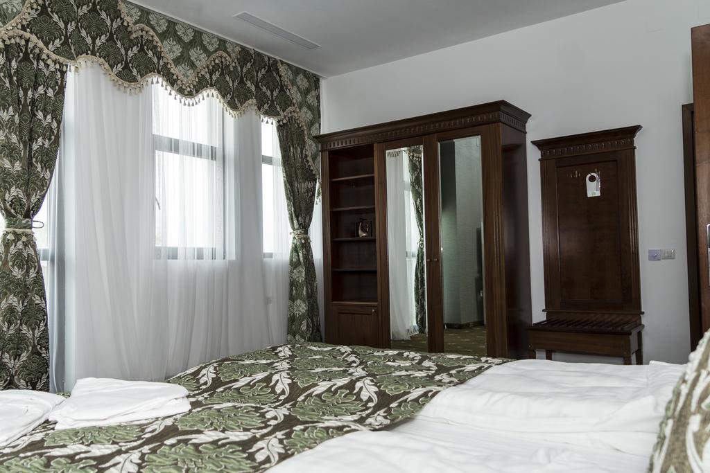 Pik Elegance Hotel โปลเยชต์ ห้อง รูปภาพ