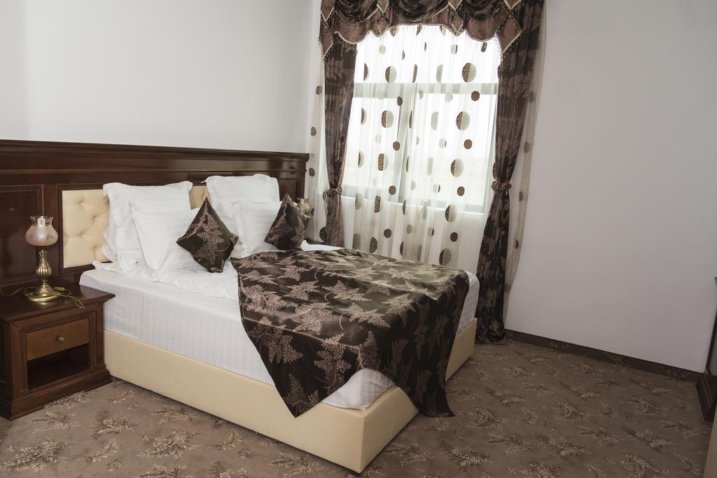 Pik Elegance Hotel โปลเยชต์ ห้อง รูปภาพ