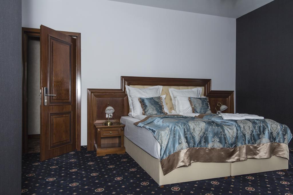 Pik Elegance Hotel โปลเยชต์ ห้อง รูปภาพ