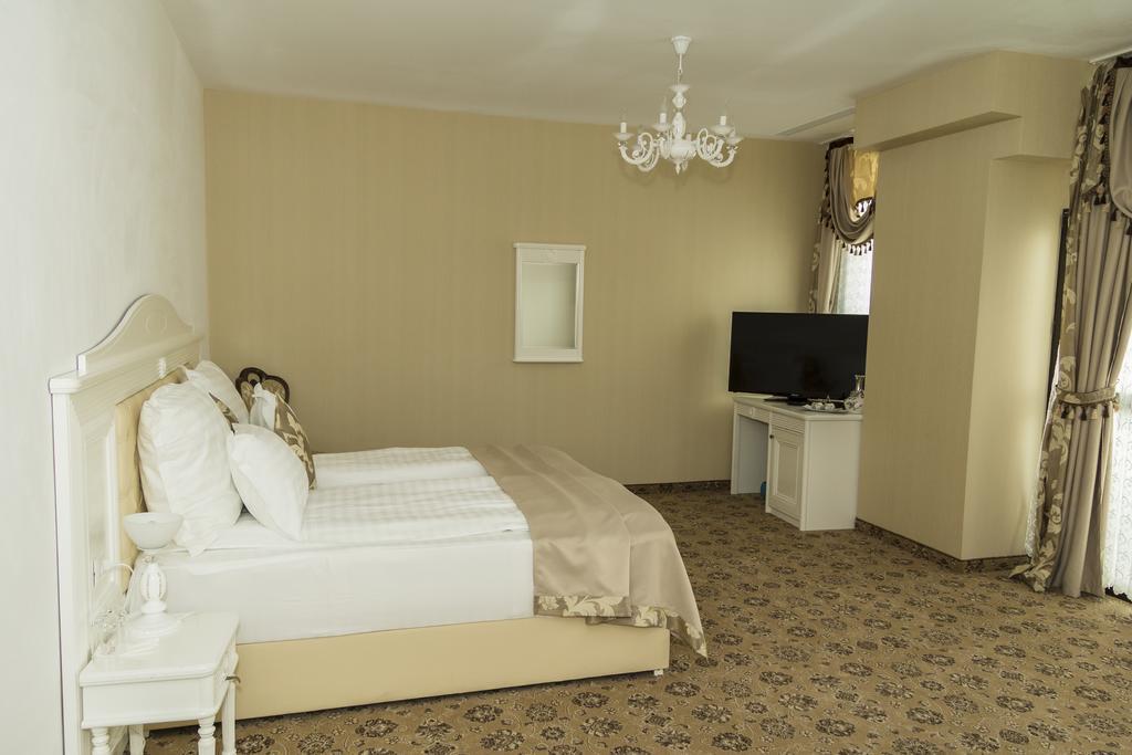 Pik Elegance Hotel โปลเยชต์ ห้อง รูปภาพ
