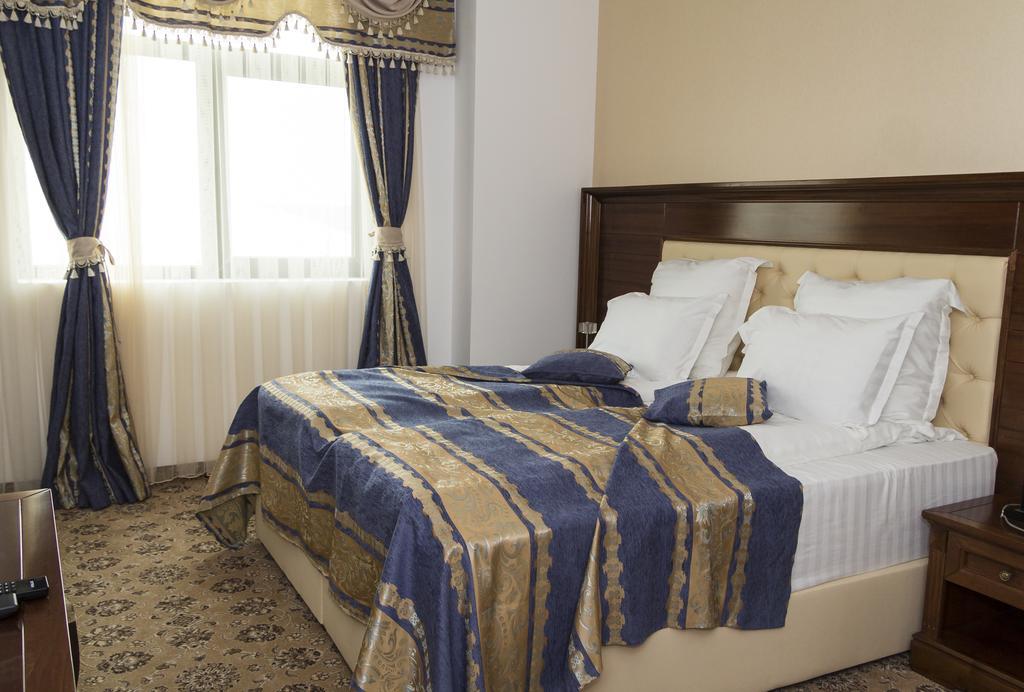 Pik Elegance Hotel โปลเยชต์ ห้อง รูปภาพ