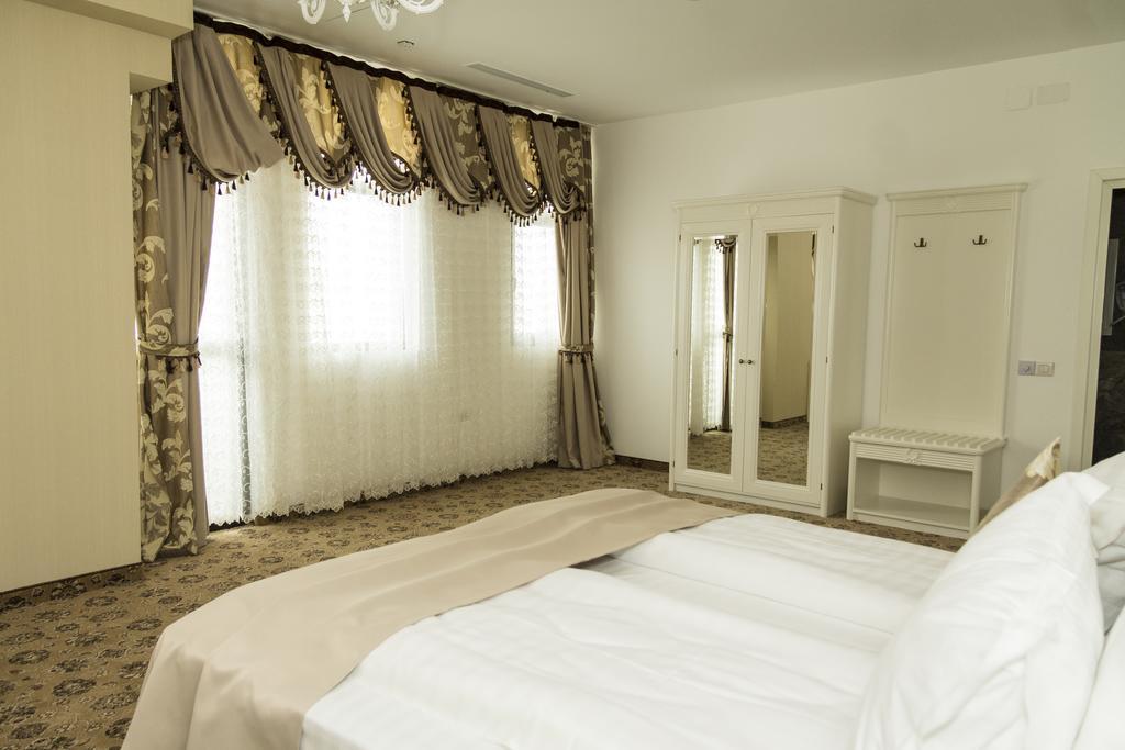 Pik Elegance Hotel โปลเยชต์ ห้อง รูปภาพ