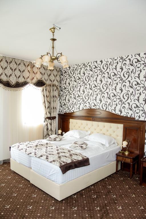 Pik Elegance Hotel โปลเยชต์ ห้อง รูปภาพ