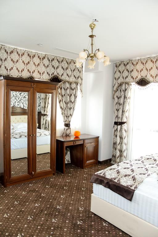Pik Elegance Hotel โปลเยชต์ ห้อง รูปภาพ