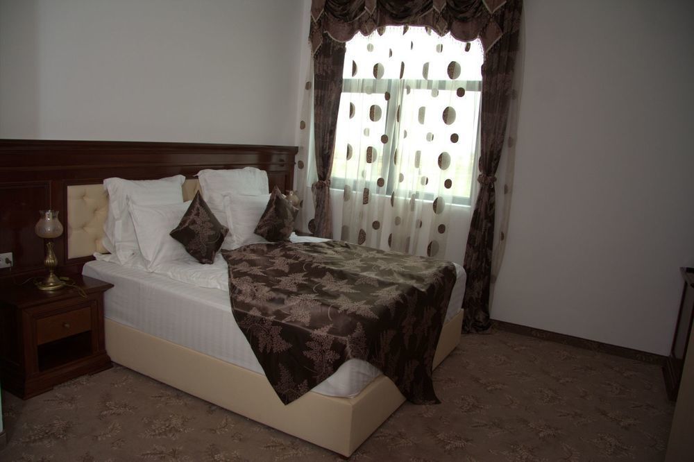 Pik Elegance Hotel โปลเยชต์ ภายนอก รูปภาพ