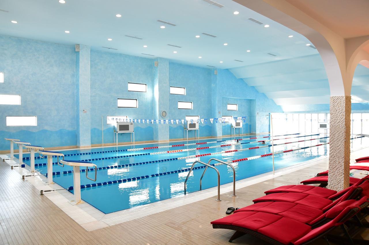 Pik Elegance Hotel โปลเยชต์ ภายนอก รูปภาพ