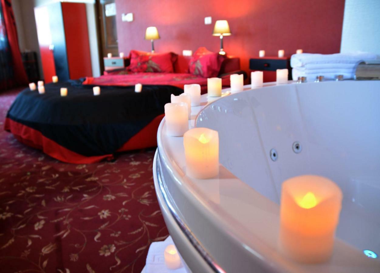 Pik Elegance Hotel โปลเยชต์ ภายนอก รูปภาพ