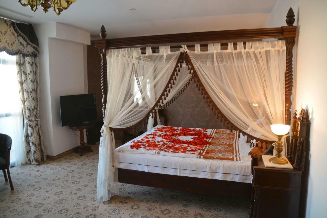Pik Elegance Hotel โปลเยชต์ ภายนอก รูปภาพ