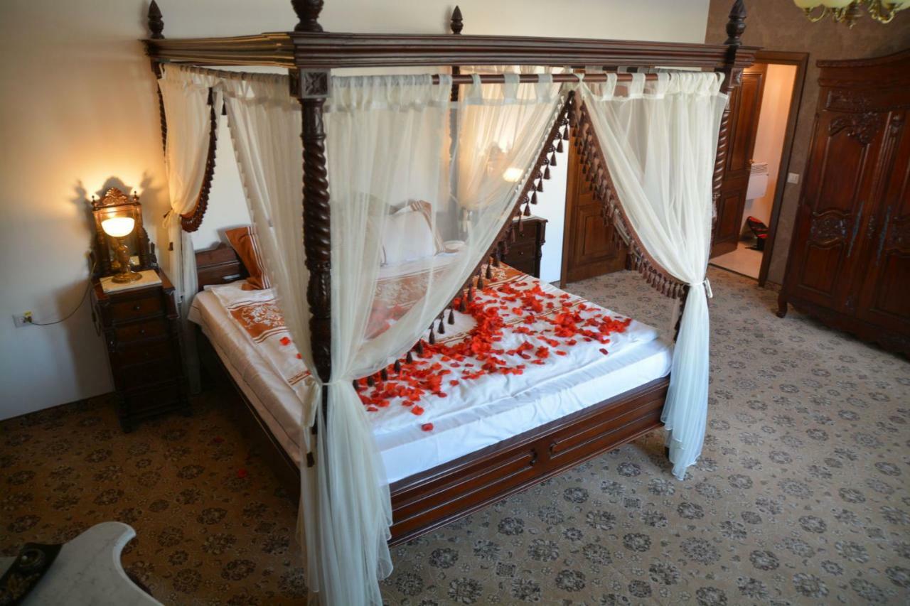 Pik Elegance Hotel โปลเยชต์ ภายนอก รูปภาพ