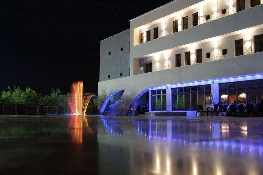 Pik Elegance Hotel โปลเยชต์ ภายนอก รูปภาพ