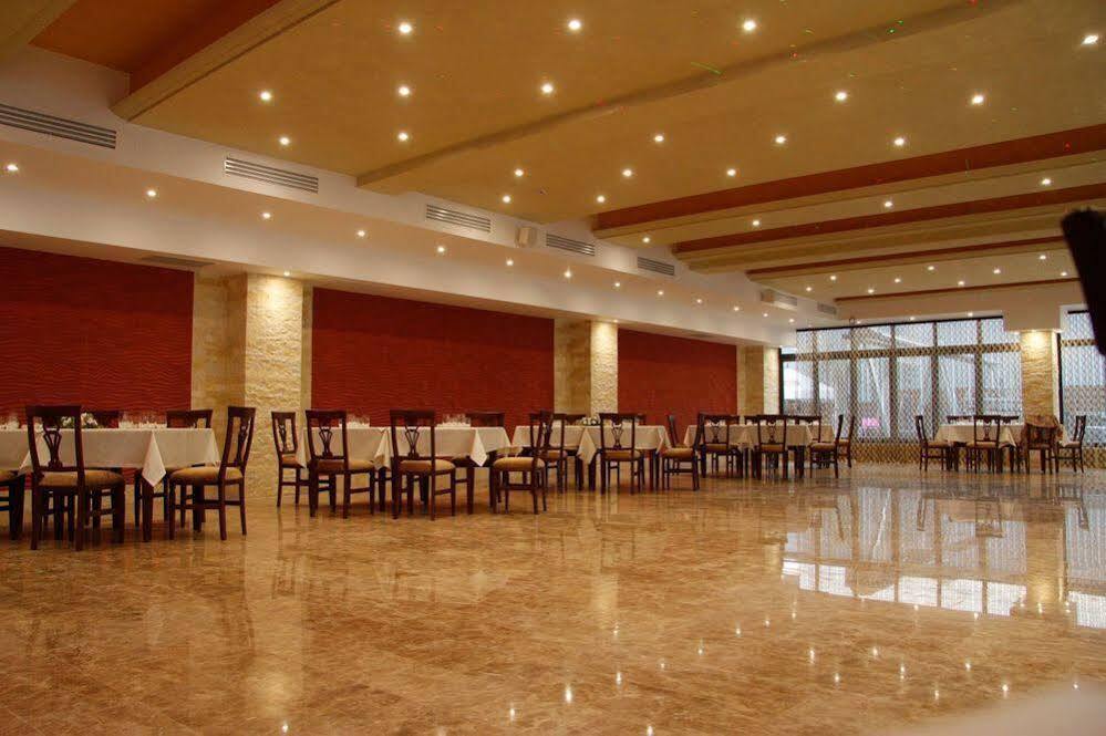 Pik Elegance Hotel โปลเยชต์ ภายนอก รูปภาพ