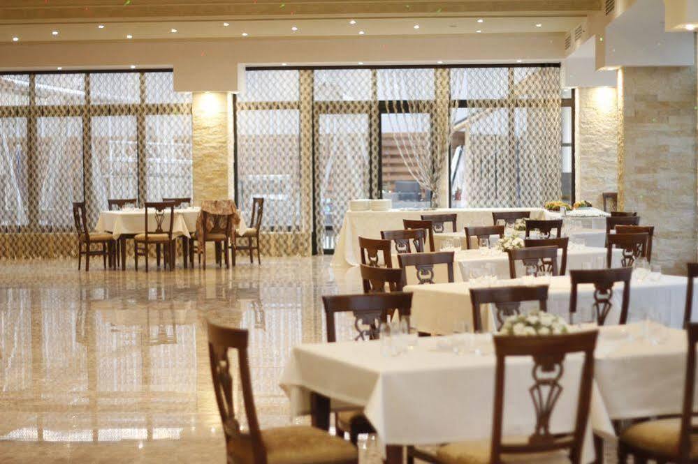 Pik Elegance Hotel โปลเยชต์ ภายนอก รูปภาพ