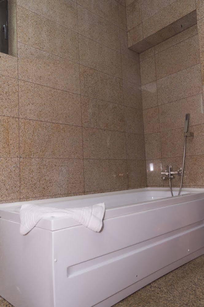 Pik Elegance Hotel โปลเยชต์ ภายนอก รูปภาพ
