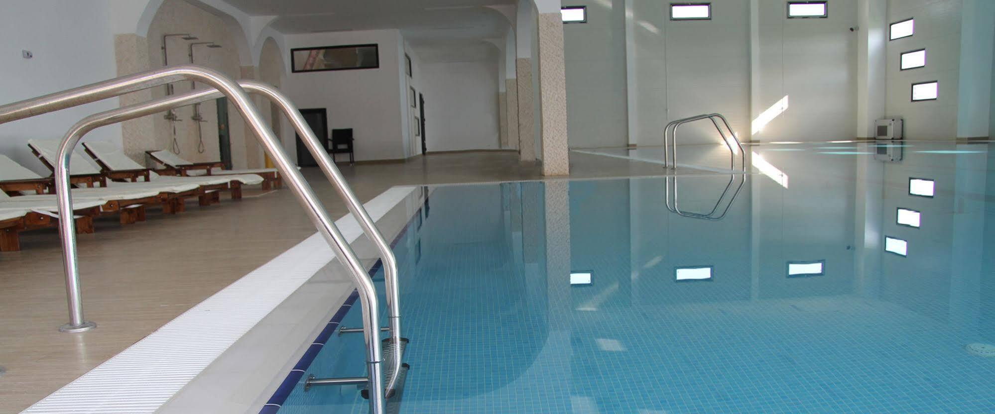 Pik Elegance Hotel โปลเยชต์ ภายนอก รูปภาพ