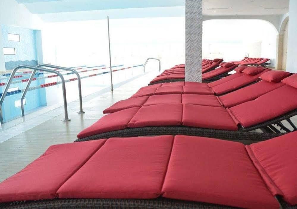 Pik Elegance Hotel โปลเยชต์ ภายนอก รูปภาพ