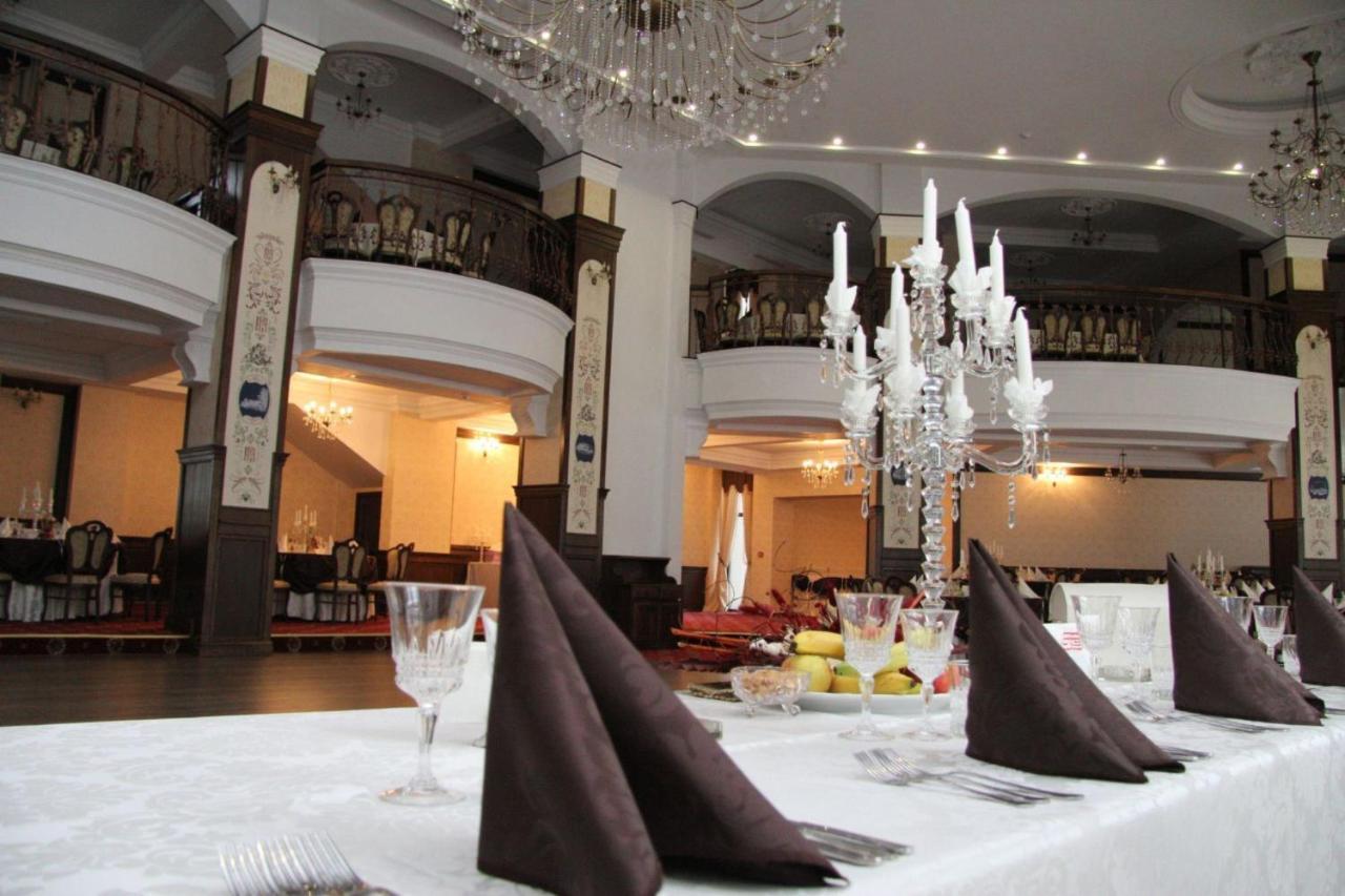 Pik Elegance Hotel โปลเยชต์ ภายนอก รูปภาพ