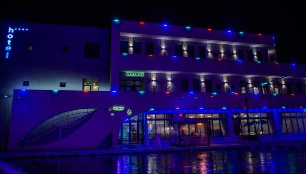 Pik Elegance Hotel โปลเยชต์ ภายนอก รูปภาพ