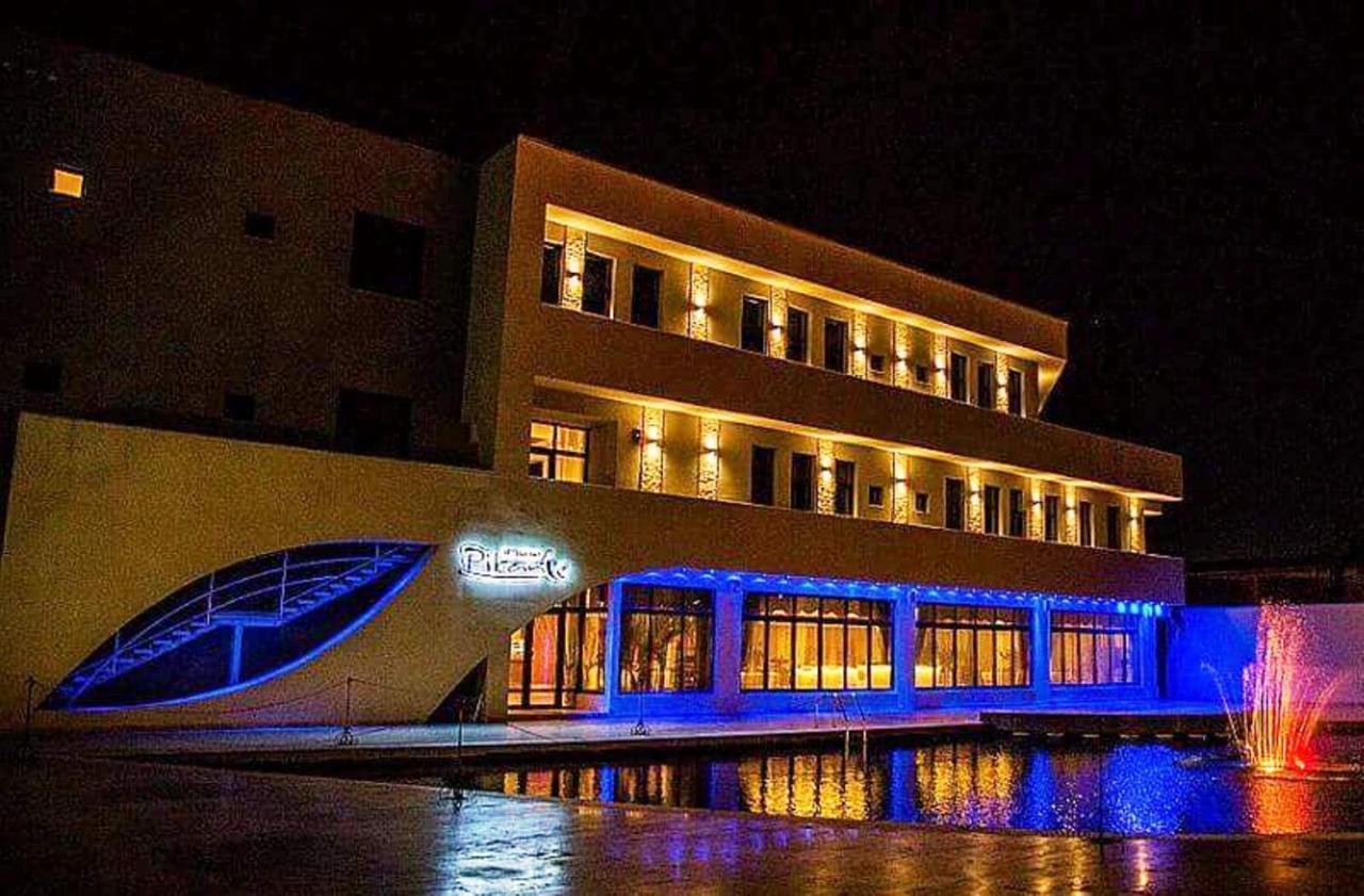 Pik Elegance Hotel โปลเยชต์ ภายนอก รูปภาพ